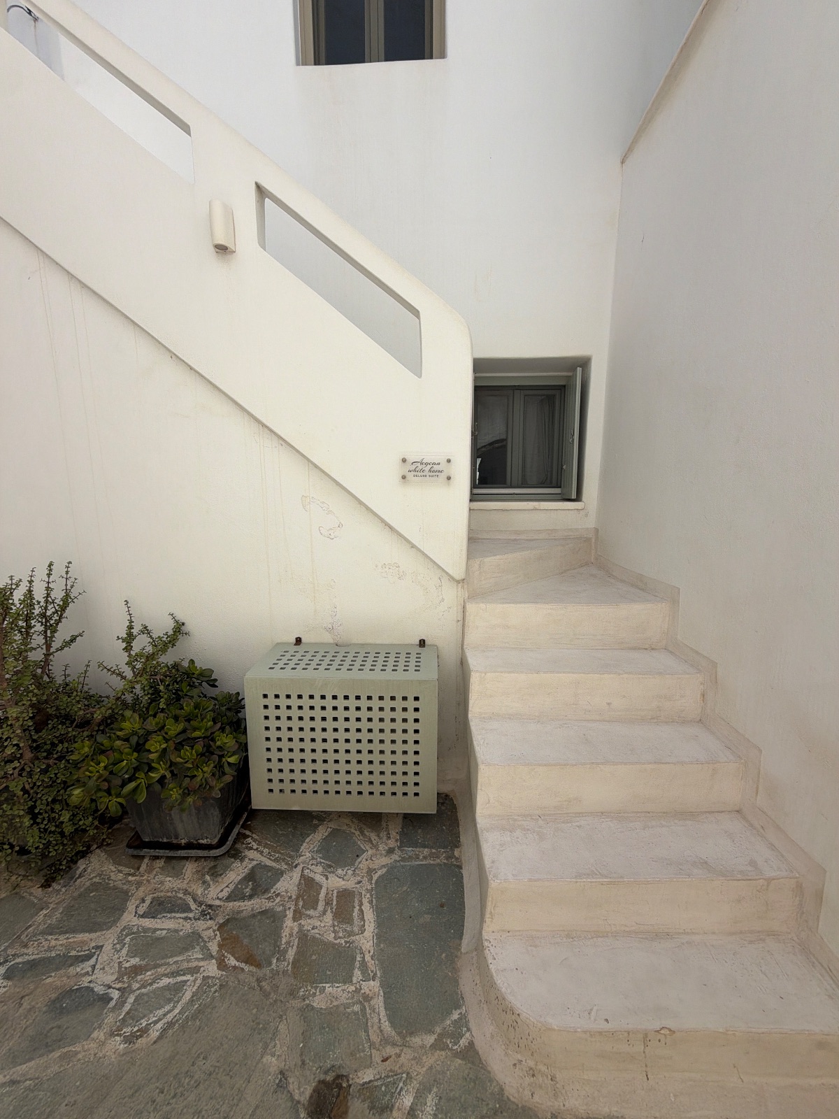 Aegean White Home