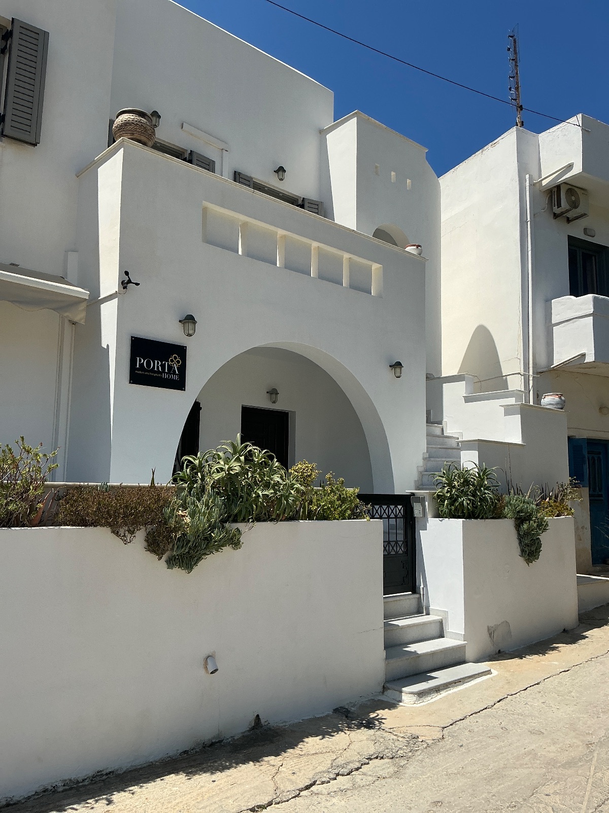 Porta Modern & Hospitable Home