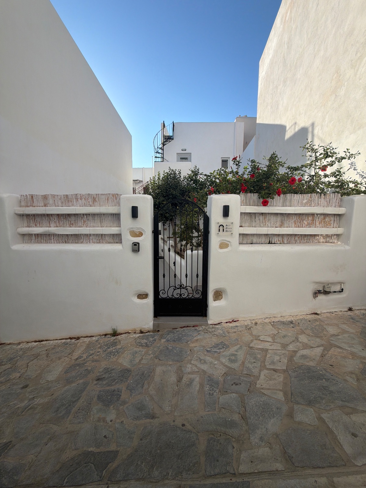 Arch Chora Home